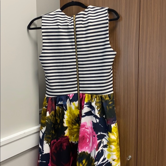 Just Taylor stripe/floral dress with POCKETS! - Picture 4 of 4